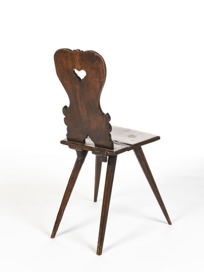 TRAVAIL SAVOYARD 

Suite de deux chaises...