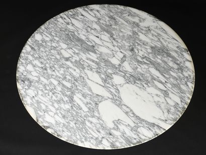 Eero SAARINEN (1910-1961)

Table de salle...