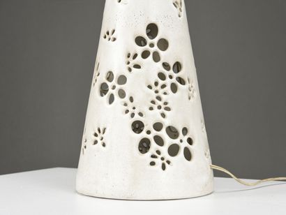 U MEYER

Pied de lampe de table de forme...