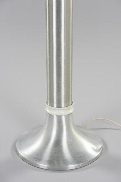 Angelo BROTTO (1914 - 2002)

Lampadaire modèle...