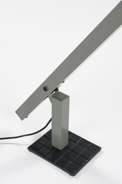 TRAVAIL D'ARCHITECTE

Lampe de table à base...