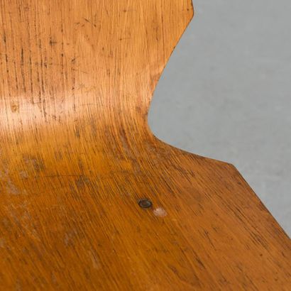HORGEN GLARUS

Chaise à assise et dossier...