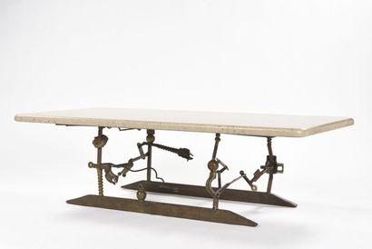 TRAVAIL D'ARTISTE

Table basse composée par...