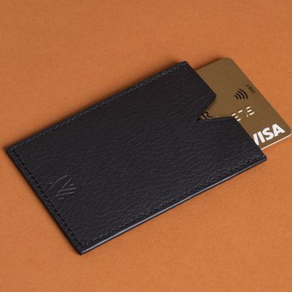 MILEAGE

Porte carte en cuir noir Alfa Roméo...