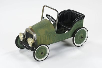 Voiture à pédales pour enfant 

En tôle verte,...