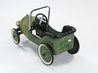 Voiture à pédales pour enfant 

En tôle verte,...