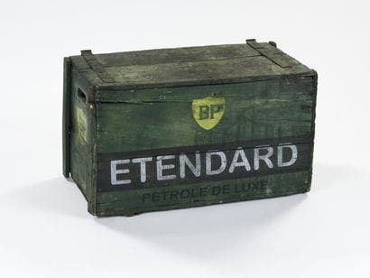 ETENDARD 

Grande malle en bois pour bidons...