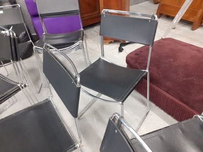 Lot de dix chaises structure tubulaire avec...