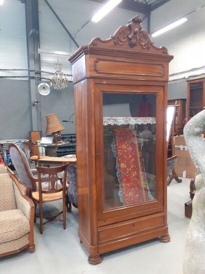 Vitrine rectangulaire en noyer 19ème
224...