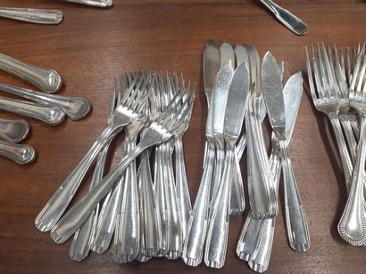 Couverts en métal argenté :12 grandes fourchettes,...