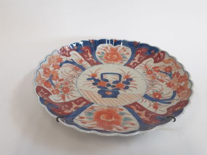 Plat circulaire de la Compagnie des Indes...