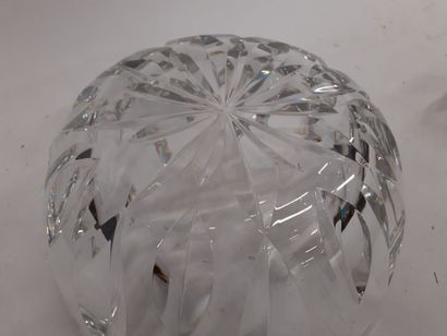 Saint Louis 
Saladier ou compotier en cristal
H...