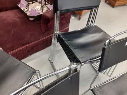 Lot de dix chaises structure tubulaire avec...