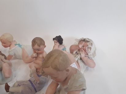 Collection de bébés en porcelaine