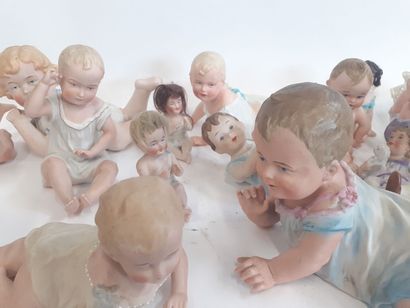 Collection de bébés en porcelaine