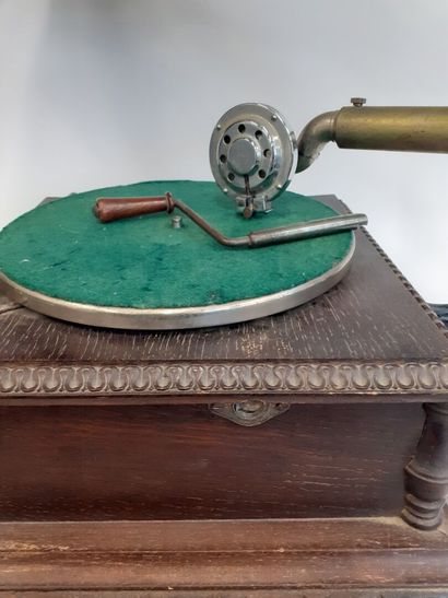 Grammophone avec pavillon
Fonctionne, avec...