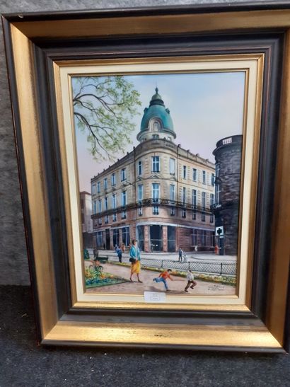 Vue d'une rotonde 
Peinture sur porcelaine...