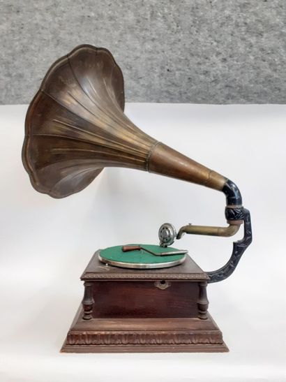 Grammophone avec pavillon
Fonctionne, avec...