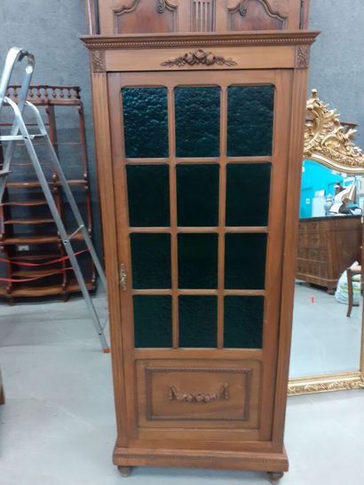 Petite vitrine en bois naturel 
161 x 64...