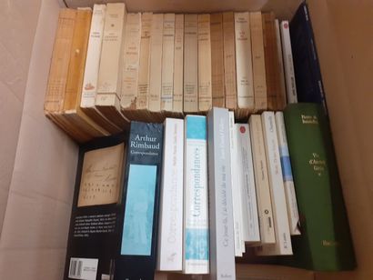 Lot de quatre cartons de livres dont des...