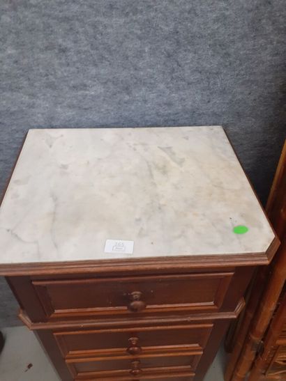 Chevet plateau de marbre blanc
H : 89 cm...
