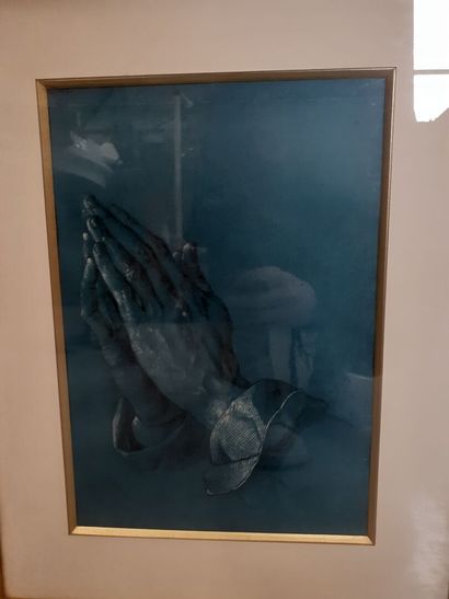 Les mains en prière 
dessin sur papier 
30...