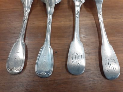 Deux paires de couverts en argent, cuillère...