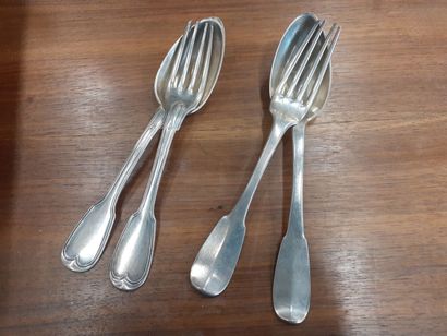 Deux paires de couverts en argent, cuillère...