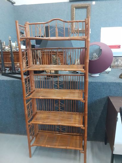 Etagère en rotin 
169 x 72 x 30 cm