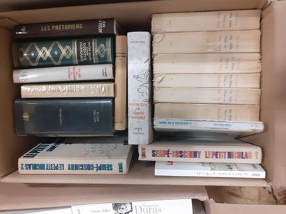 Lot de quatre cartons de livres dont des...