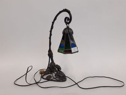 Lampe de bureau vers 1900
H : 39 cm 
Un verre...