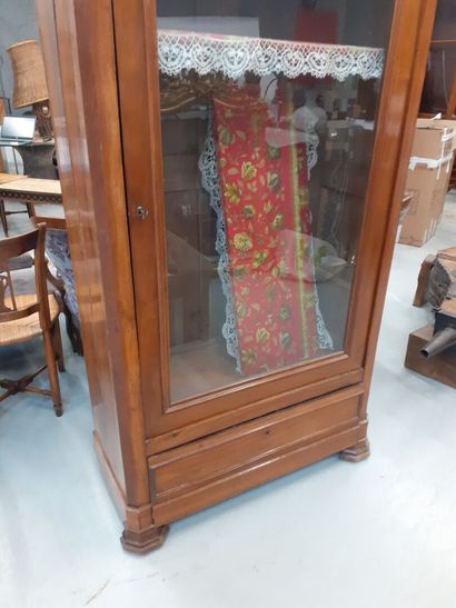 Vitrine rectangulaire en noyer 19ème
224...
