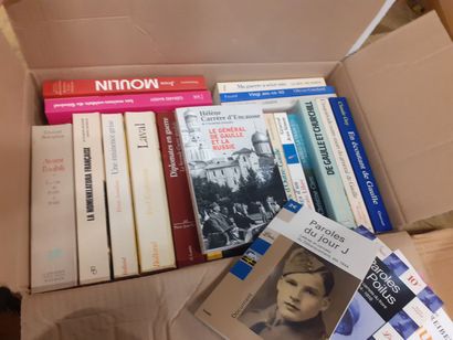 Lot de quatre cartons de livres comprenant...