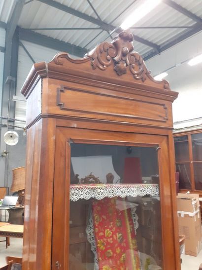 Vitrine rectangulaire en noyer 19ème
224...