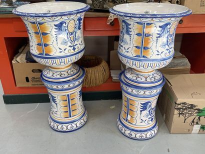 NEVERS deux colonnes en faience 
H : 89 D...