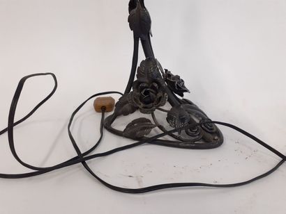 Lampe de bureau vers 1900
H : 39 cm 
Un verre...