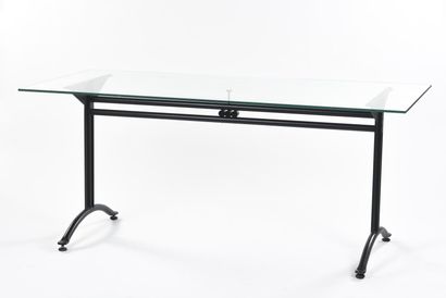 TRAVAIL 1980

Table de salle à manger à piétement...