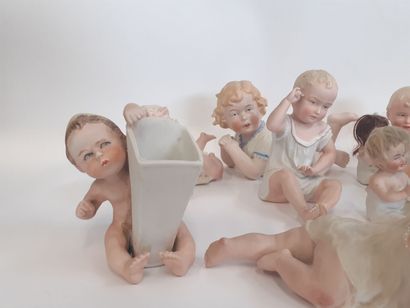 Collection de bébés en porcelaine