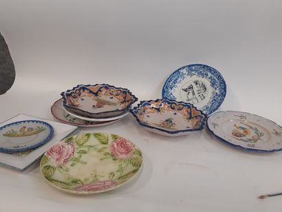 Lot d'assiettes et plats en faience 