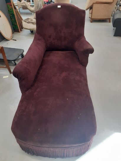 Médidienne en velours
H : 90 cm L : 136 cm...