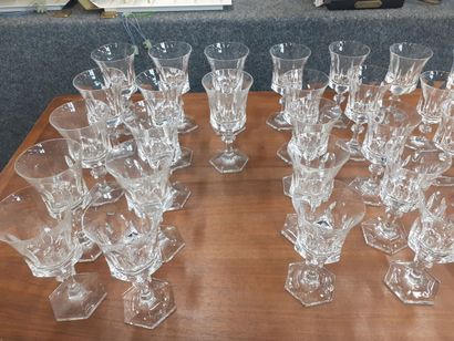 Service de verre en cristal taillé modèle...