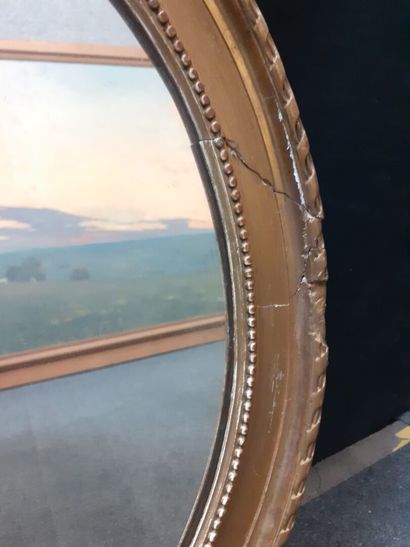 Miroir de forme ovale cadre en bois et stu...