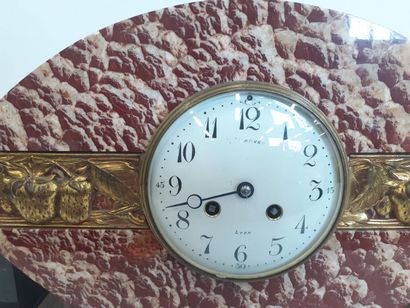 Pendule en marbre 1930
H : 27 L : 45 P :...