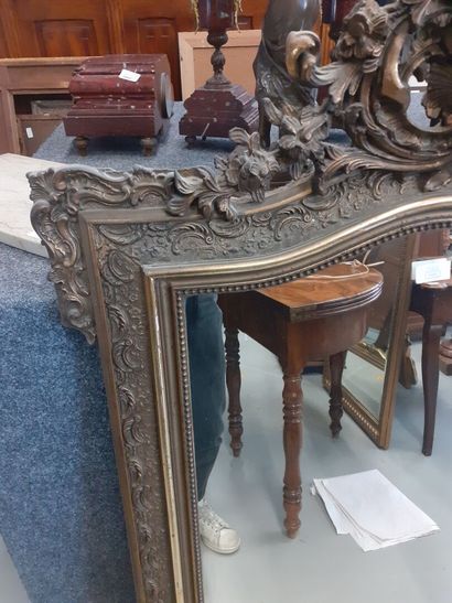 Miroir en stuc doré Napoléon III
130 x 84...