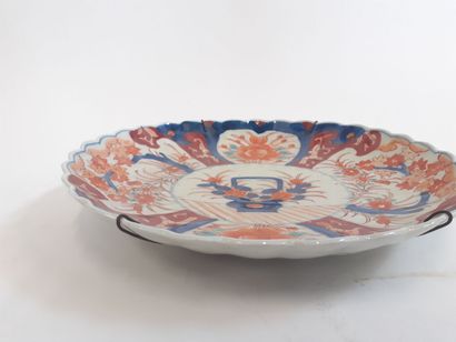 Plat circulaire de la Compagnie des Indes...