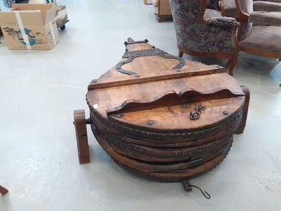 Important soufflet de forge 
L : 155 l :...