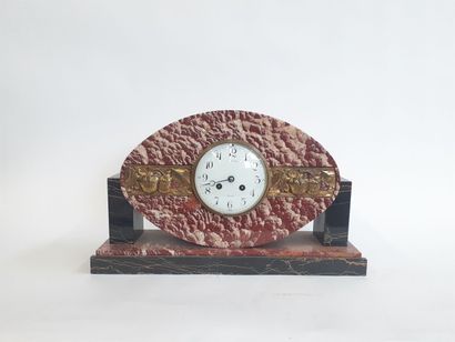 Pendule en marbre 1930
H : 27 L : 45 P :...