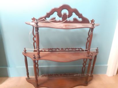 Etagère d'applique en acajou et acajou tourné...