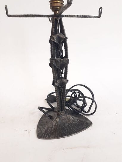 Pied de lampe en fer forgé
H : 28 cm