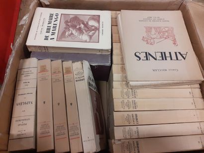 Lot de quatre cartons de livres comprenant...